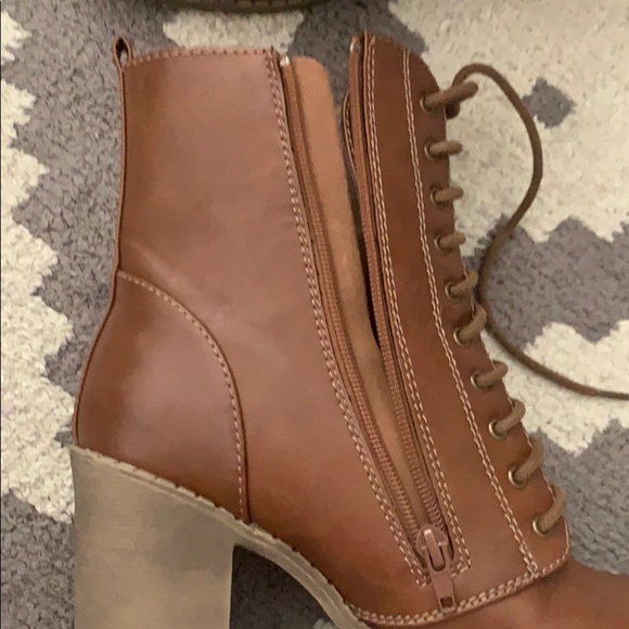 SODA brown heeled booties size 9 - Picture 6 of 6